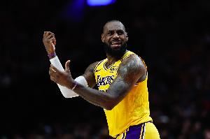 夸梅-布朗:詹姆斯向NBA宣战了 这就是NBA把他捧成国王应得的下场