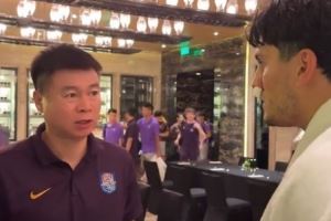 于根伟看望萨尔瓦多:你下场后大家都说这场球为了你也要拼下来