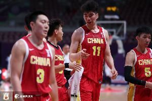 媒体人:年轻人的表现格外令人欣喜 中国男篮还是要继续放低姿态
