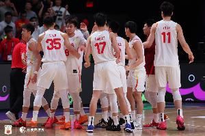 媒体人:低谷中的中国男篮 用决绝方式拨开乌云 让那丝亮光透进来