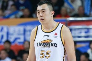 媒体人:韩德君是辽篮队史首位真正打到油箱见底、申请退役的功勋