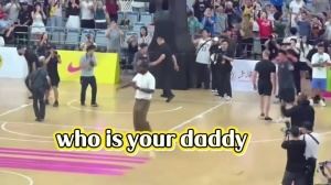 詹姆斯上交活动现场 有球迷喊:Who’s Your Daddy?