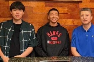 在美考察!中国男篮助教李昂晒照:听一听年少有为的故事