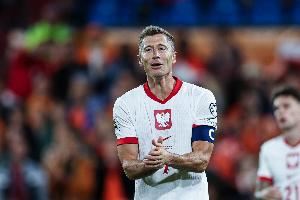 莱万谈国家队百球目标:可以说只差13球,也可以说还差13球