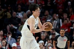 媒体人:杨瀚森首节后2分钟喘不过来了 讲真我觉得应该要减重