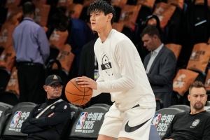 媒体人:中国赛不让小曾上已经算“侮辱”了 回来好好练提升实力