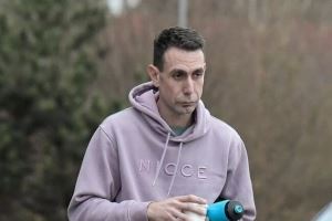  承认制作儿童不雅视频后，前英超名哨库特被指控试图引诱男裁判