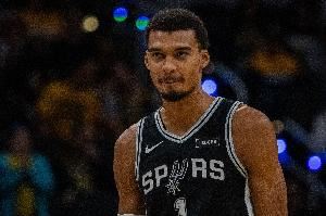 NBA官推列文班季前赛数据:20.4分钟砍17分8.8板4助 命中率66%