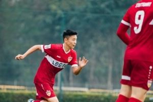  斯图加特U19小将谢初筠：希望能拿到职业合同 入选国青只是个开始